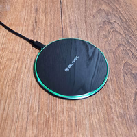 Blavec indukcijas lādētājs BQI-07 Qi 15W UniCharge (BQI07-QIB) melns stikls