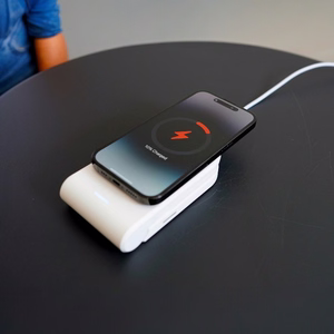 STM ChargeTree MAG pārnēsājama 3 vienā bezvadu uzlādes stacija iPhone, Apple Watch un AirPods ierīcēm, saderīga ar MagSafe, balta