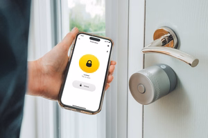 Yale Linus Smart Lock L2 Lite - viedā durvju slēdzene sudrabs