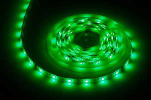 Apgaismojuma komplekts ar 5050 SMD LED lenti (150 LED), barošanas bloku un krāsu kontrolieri