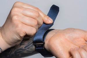 FORCELL F-DESIGN FA05 neilona siksniņa APPLE pulkstenim 42 / 44 / 45 / 49 mm zilā krāsā