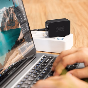 Kruger&Matz universāls klēpjdatoru lādētājs, 45 W, melns