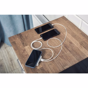 FORCELL F-ENERGY daudzfunkcionālais lādētājs 15W 4in1 ar USB/USB-C pieslēgvietu, portatīvo lādētāju 8000mAh un bezvadu uzlādi