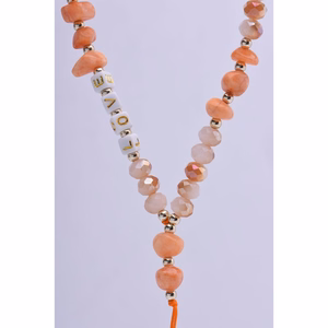 LOVE tālruņa siksniņa, piekariņš / auklas garums 44 cm (22 cm cilpā) / uz rokas – oranžs