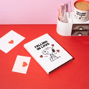 Snoopy Love Season A5 piezīmju grāmatiņa ar plīša vāku