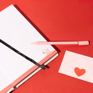 Snoopy Love Season A5 piezīmju grāmatiņa ar plīša vāku