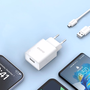 Dudao A4EU USB-A 2.1A sienas lādētājs - balts + USB-A - micro USB kabelis