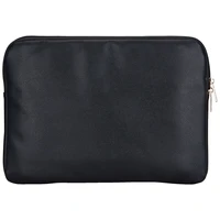 Guess graudainas faktūras rāvējslēdzēja kabatas apvalks ar trīsstūra logotipu 14" klēpjdatoram - melns