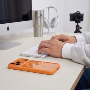 Tech-Protect MagOne CC MagSafe maciņš ar 2 rūdītiem stikliem, paredzēts iPhone 18 Pro Max / 17 Pro Max, caurspīdīgs oranžs