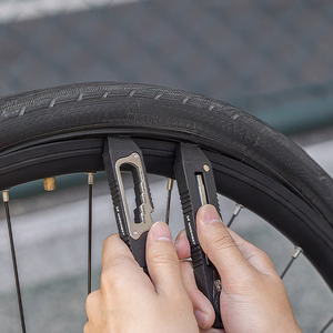 Wozinsky WZK-L2 velosipēda instrumentu komplekts 14 vienā: daudzfunkcionāls instruments, sešstūra atslēgas un riepas montāžas lāpstiņa – melns