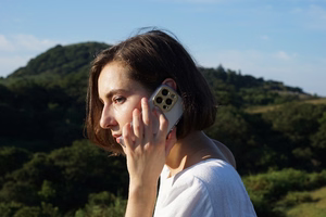 Moshi iGlaze vāciņš ierīcei iPhone 14 Plus, saderīgs ar MagSafe, caurspīdīgs ar “Meteorite Gray” krāsas detaļām