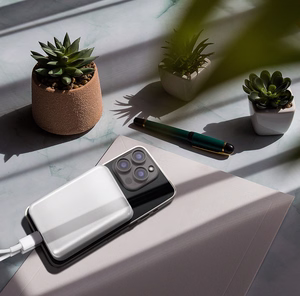 Wozinsky WRW349YWS 10000 mAh Magnētiskais Portatīvais lādētājs (m) - balts
