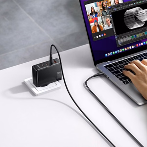 Hoco N85 100 W lādētājs ar trim USB-C pieslēgvietām un vienu USB-A pieslēgvietu, melns