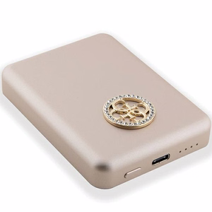Guess MagSafe 4G Strassed Metal Logo indukcijas ārējā baterija 15W 5000mAh - zelta