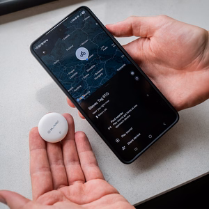 Balts Blavec BTG-02 Bluetooth priekšmetu izsekotājs ar atslēgu gredzenu Apple un Android ierīcēm (BTBTG02-KW)