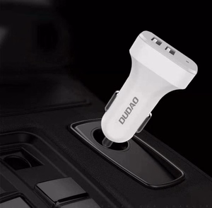 Dudao automašīnas komplekts lādētājs 2x USB 2.4A + kabelis USB 3in1 Lightning / Type C / micro USB kabelis balts (R7 balts)