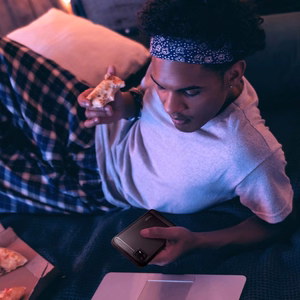 Spigen Rugged Armor viedtālruņa apvalks Samsung Galaxy S21 FE - matēta melna