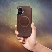 GENTLEMAN MAG COVER Viedtālruņa apvalks saderīgs ar MagSafe IPHONE 16 PRO brūns
