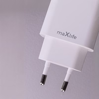 Maxlife MXTC-06-20AC PD QC lādētājs 1x USB-C 1x USB 20W balts + USB-C - Lightning kabelis 20W