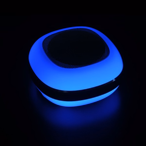 Portatīvais skaļrunis ar Bluetooth, radio un krāsainām LED gaismām
