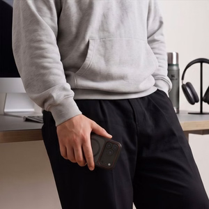 Tech-Protect MagCam MagSafe maciņš, paredzēts iPhone 18 Pro / 17 Pro, matēti melns un sarkans