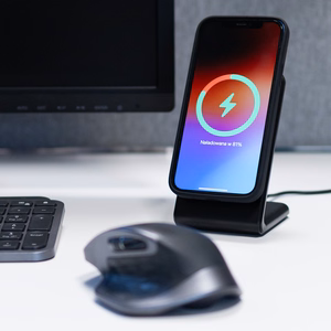 Crong MagSpot Pivot Stand 3 vienā bezvadu lādētājs iPhone, Apple Watch un AirPods ierīcēm, saderīgs ar MagSafe, melns