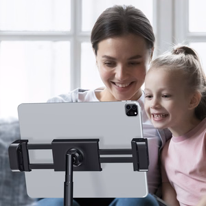 Acefast teleskopiskais tālruņa un planšetdatora turētājs (135–230 mm plats) galdam, 360° melns (E4 melns)