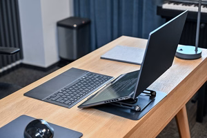 Regulējams, rotējošs, ergonomisks portatīvā datora statīvs 10–17″ LAPTOP STAND ROTO MT2662