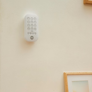 Yale viedās signalizācijas sākuma komplekts 7 vienumi - Vadības panelis, Tastatūra, Tālvadības pults, 2x Kustības sensors, 2x Loga/durvju sensors