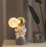 Mēness galda lampa ASTRONAUTS sēdošs Art Deco (modelis 4) AMTL