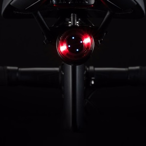 Rockbros Q1 aizmugurējais velosipēda lukturis 7 krāsu LED + USB-C - USB-A kabelis - melns