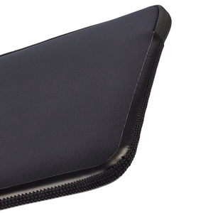 Melns Tucano Elements 2 4 mm neoprēna apvalks MacBook Air 13 collu (2018–2024), MacBook Pro 13 collu (2016–2022) un 12 collu klēpjdatoriem