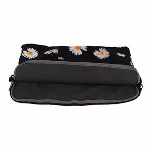 Wonder Sleeve Laptop 17 inches black daisies