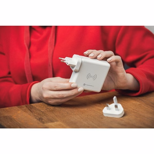 FORCELL F-ENERGY daudzfunkcionālais lādētājs 15W 4in1 ar USB/USB-C pieslēgvietu, portatīvo lādētāju 8000mAh un bezvadu uzlādi