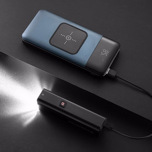 Rockbros 24610002001 priekšējais velosipēda lukturis 1000 lm + USB-C - USB-A kabelis - melns