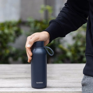 Quokka Solid With Strap nerūsējošā tērauda termopudele, 510 ml, Slate