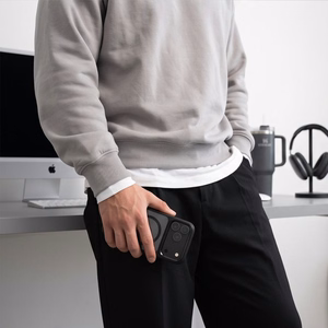 Tech-Protect Magmat MagSafe CC maciņš modelim iPhone 17 Pro / 18 Pro – caurspīdīgs melns