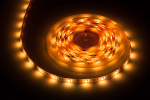 Apgaismojuma komplekts ar 5050 SMD LED lenti (150 LED), barošanas bloku un krāsu kontrolieri