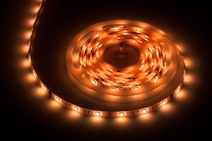 Apgaismojuma komplekts ar 5050 SMD LED lenti (150 LED), barošanas bloku un krāsu kontrolieri