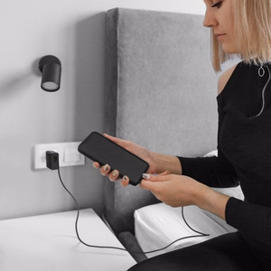 Qoltec 52380 ātrais PD lādētājs 1xUSB-C, 1xUSB, 65 W, melns