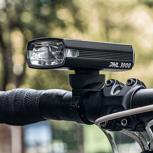 Wozinsky priekšējais velosipēda lukturis ar USB-C kabeli, 3000 lm – melns