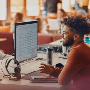 HP Poly Voyager Focus 2-M USB-C-C austiņas USB-C/A adapteris uzlādes statīvs