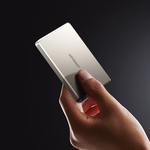 Joyroom JR-PBM08 Pro 22,5 W 10000 mAh ārējais akumulators ar bezvadu uzlādi un 2 x USB-C – titāna krāsā