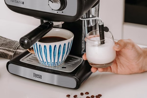 Pusautomātiskais kafijas automāts TEESA AROMA 400