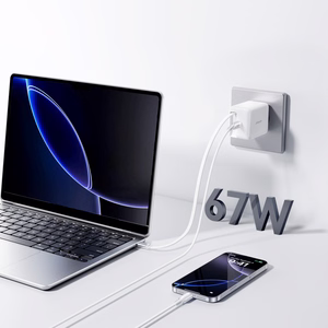Joyroom JR-TCL06 67W GaN sienas lādētājs ar iebūvētu izbīdāmu USB-C kabeli - balts