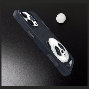 Nimmy Big Eyed Pet 2.0 Panda apvalks iPhone 15 Pro – melns