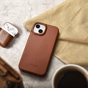 iCarer CE Oil Wax Premium ādas folio viedtālruņa apvalks iPhone 14 Plus Magnētiskais atveramais apvalks ar MagSafe Brūns (AKI14220707-BN)