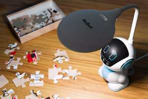 Rebel robota formas LED galda lampa