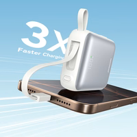 Joyroom JR-PBF27 10000mAh 22.5W portatīvais lādētājs ar iebūvētiem USB-C un Lightning kabeļiem - balta