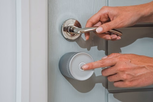 Yale Linus Smart Lock L2 Lite - viedā durvju slēdzene sudrabs